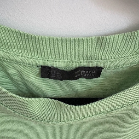 Zara Green Graphic T-Shirt - Picture 3 of 3